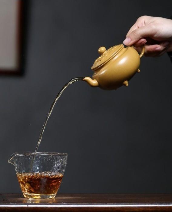 “Ru Yi” pot