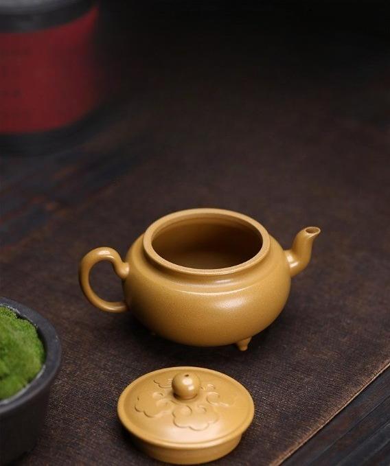 “Ru Yi” pot