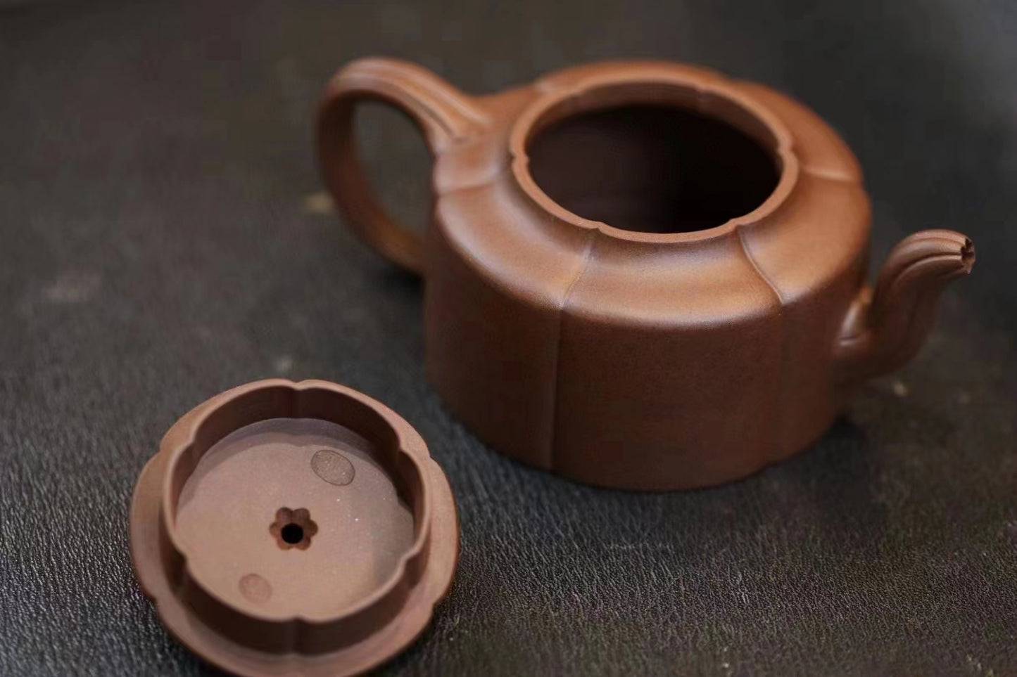 "Plum Blossom Week Plate" pot