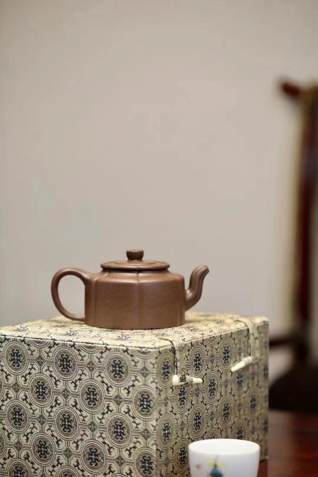 "Plum Blossom Week Plate" pot